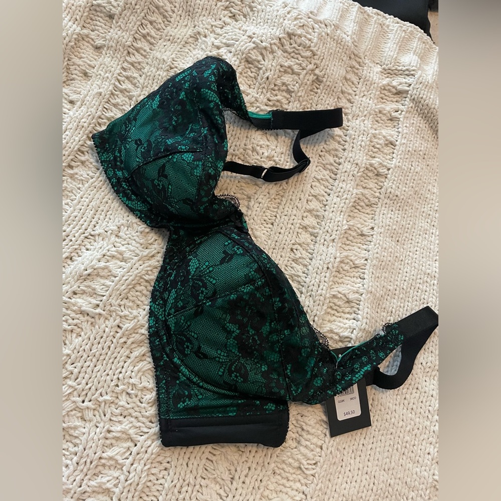 Frederick’s of Hollywood bra 38DD NWT
